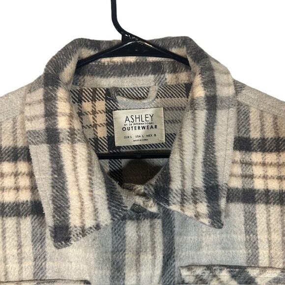 Ashley Gray Plaid Collared Button Front Cropped Shacket Women Sz L - Picture 3 of 10
